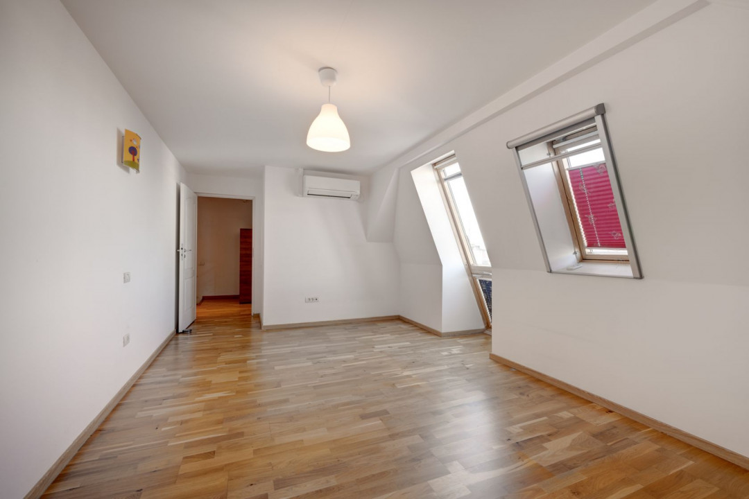 Apartament spațios de 4 camere cu loc de parcare, Calea Călărașilor!