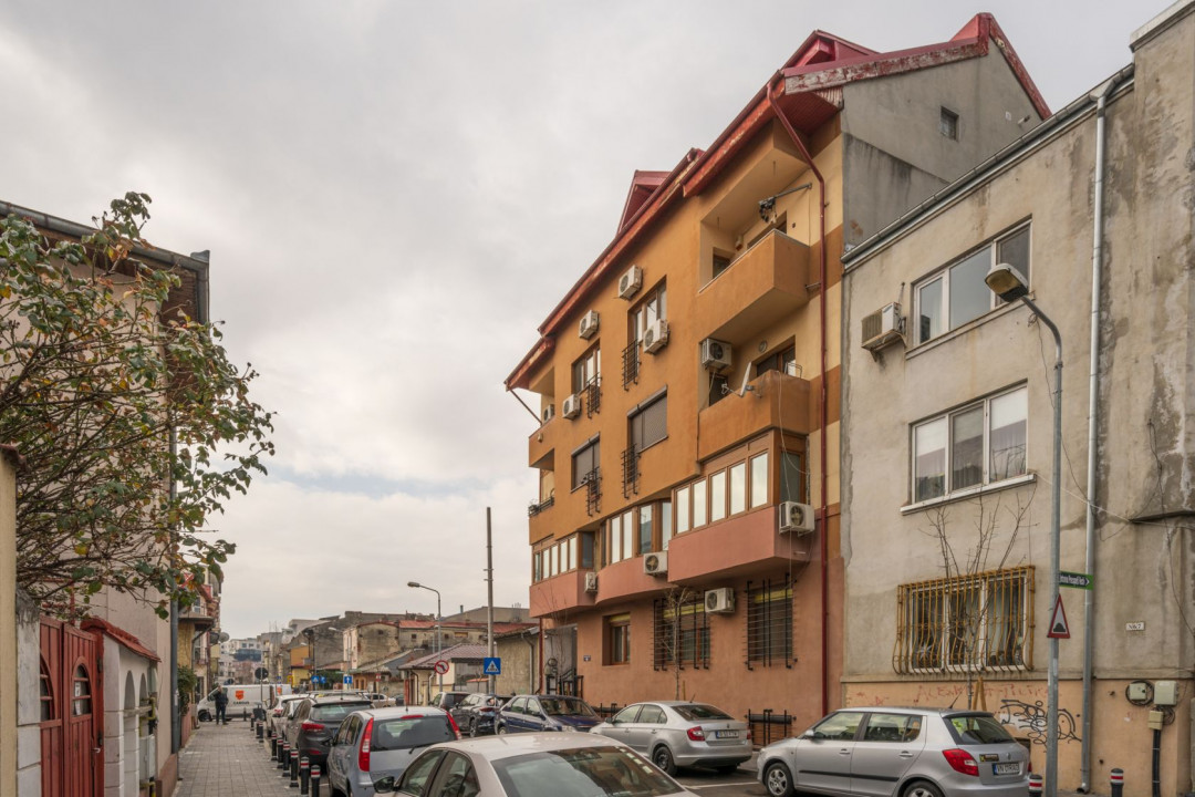 Apartament primitor de 4 camere cu terasă și 3 băi, Moșilor - Eminescu!