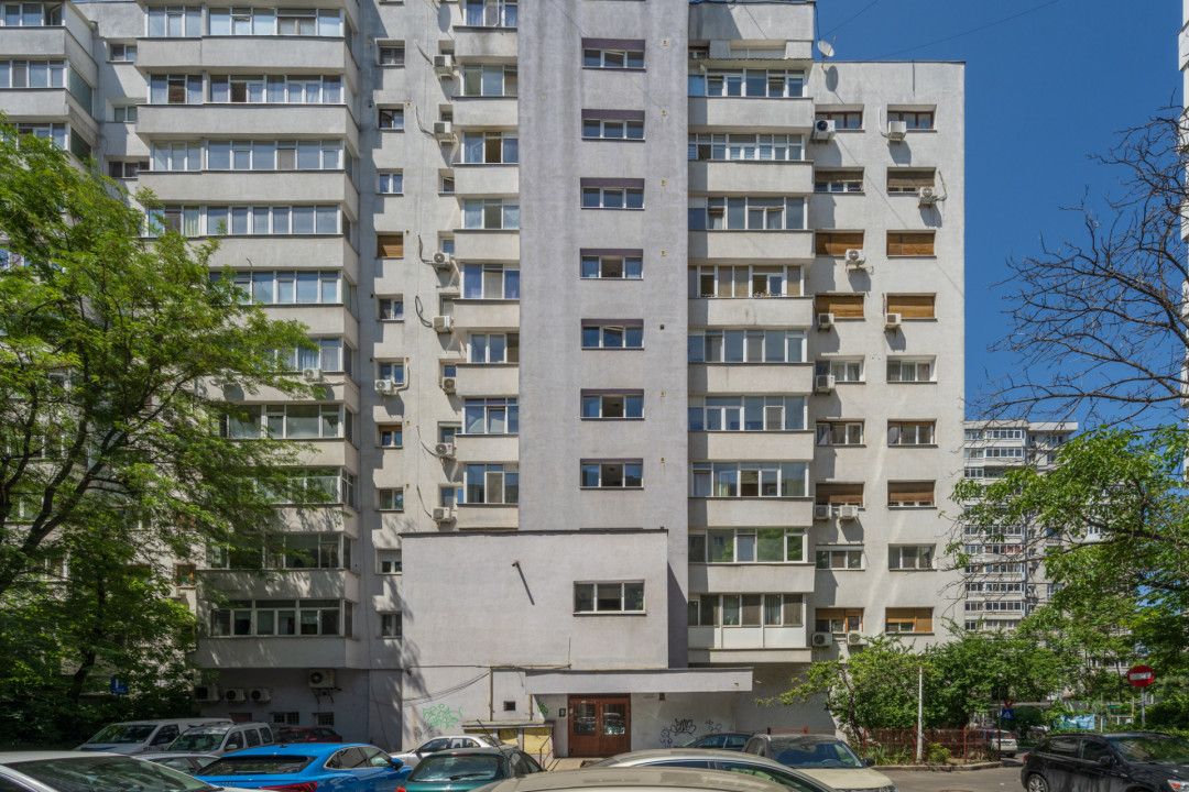 Garsonieră însorită la etajul 1, bloc 1980, Bd. Titulescu - Piața Victoriei!