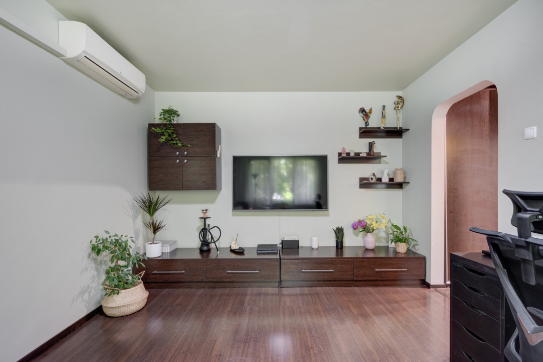 Apartament primitor de 2 camere, mobilat/utilat și loc de parcare!