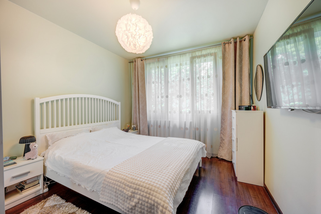 Apartament primitor de 2 camere, mobilat/utilat și loc de parcare!