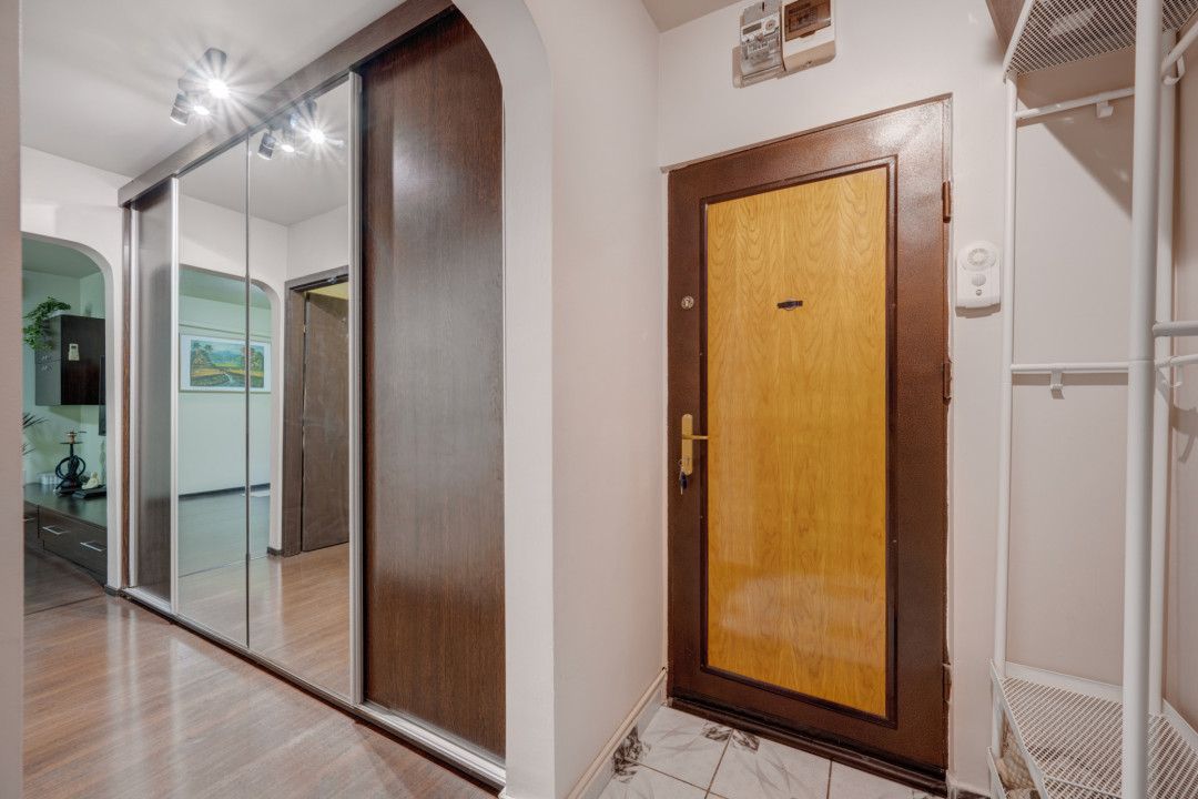 Apartament primitor de 2 camere, mobilat/utilat și loc de parcare!