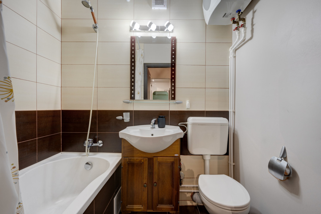 Apartament primitor de 2 camere, mobilat/utilat și loc de parcare!