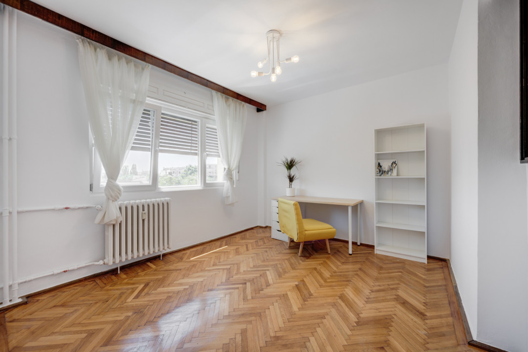 Apartament spațios și luminos de 3 camere cu 2 băi, bloc 1979, Sala Radio!