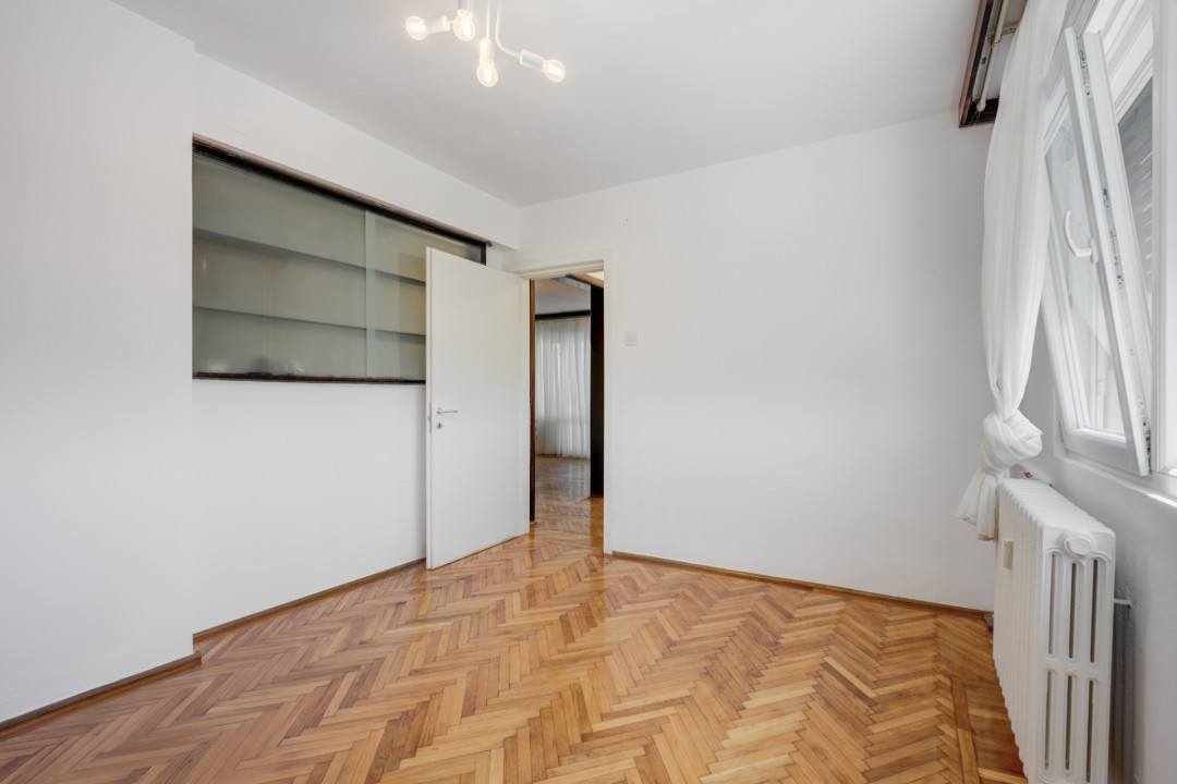 Apartament spațios și luminos de 3 camere cu 2 băi, bloc 1979, Sala Radio!