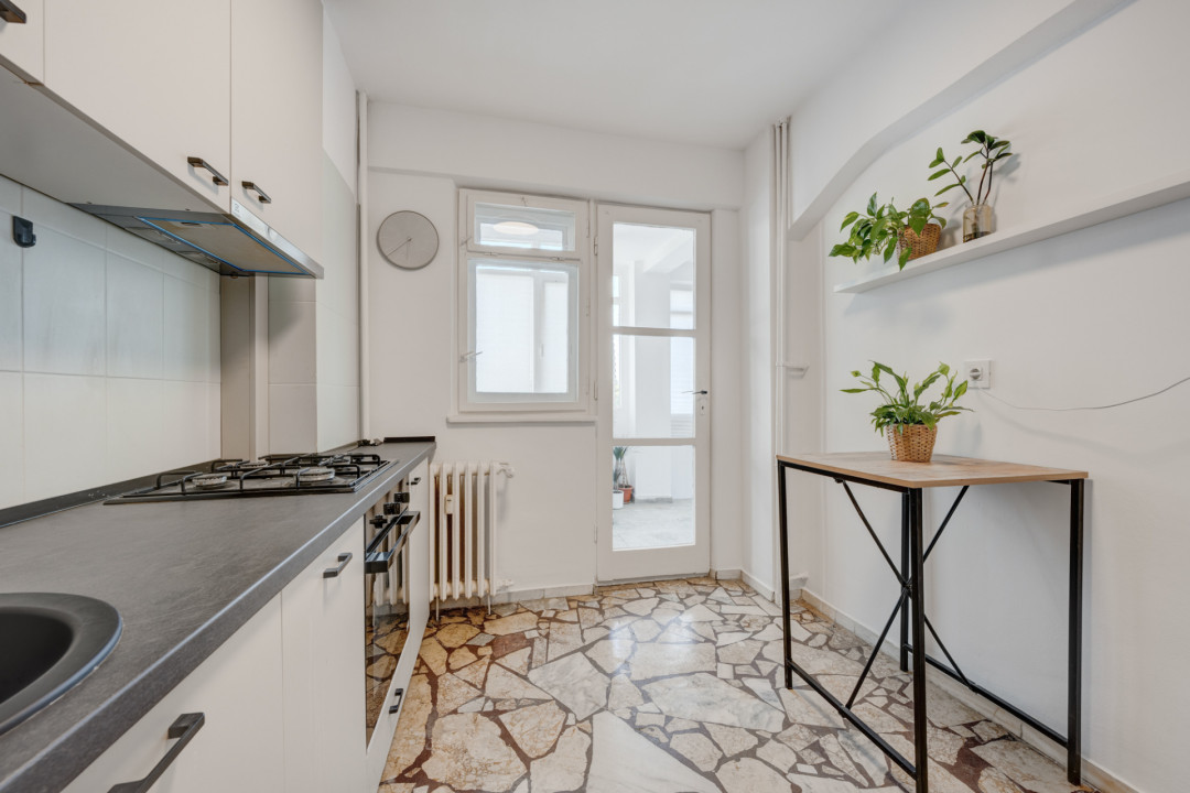 Apartament spațios și luminos de 3 camere cu 2 băi, bloc 1979, Sala Radio!