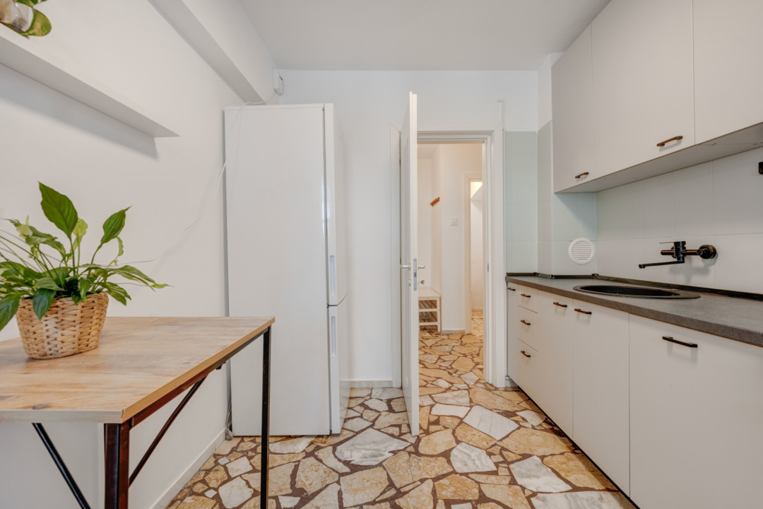 Apartament spațios și luminos de 3 camere cu 2 băi, bloc 1979, Sala Radio!