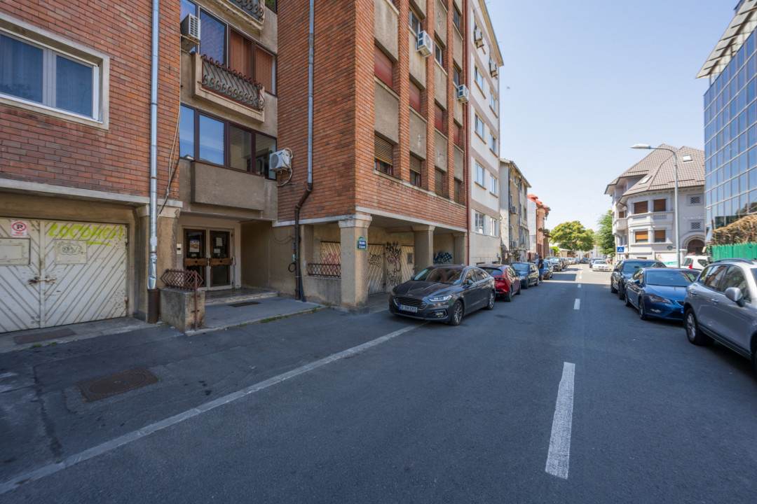 Apartament spațios și luminos de 3 camere cu 2 băi, bloc 1979, Sala Radio!