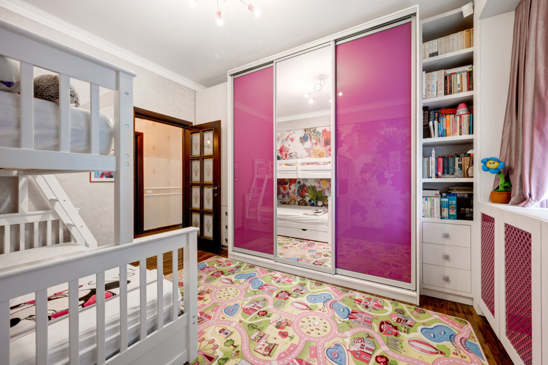 Apartament de 5 camere 170mp utili, 77mp curte și 3 locuri de parcare! 