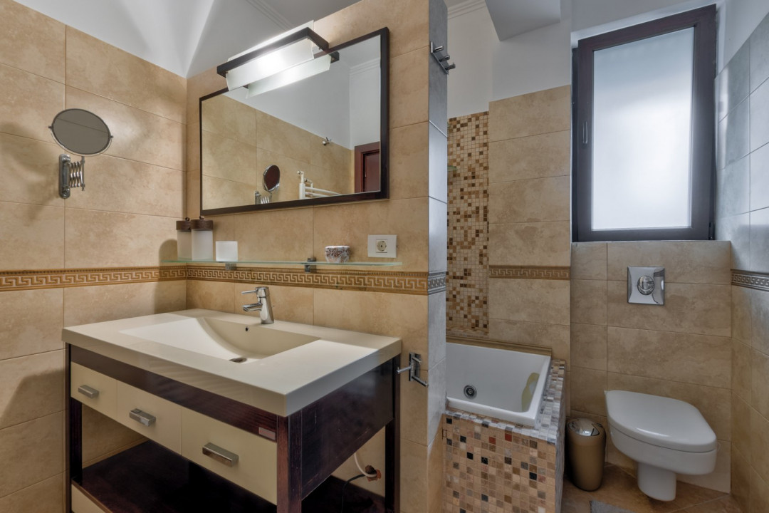 Apartament de 5 camere 170mp utili, 77mp curte și 3 locuri de parcare! 