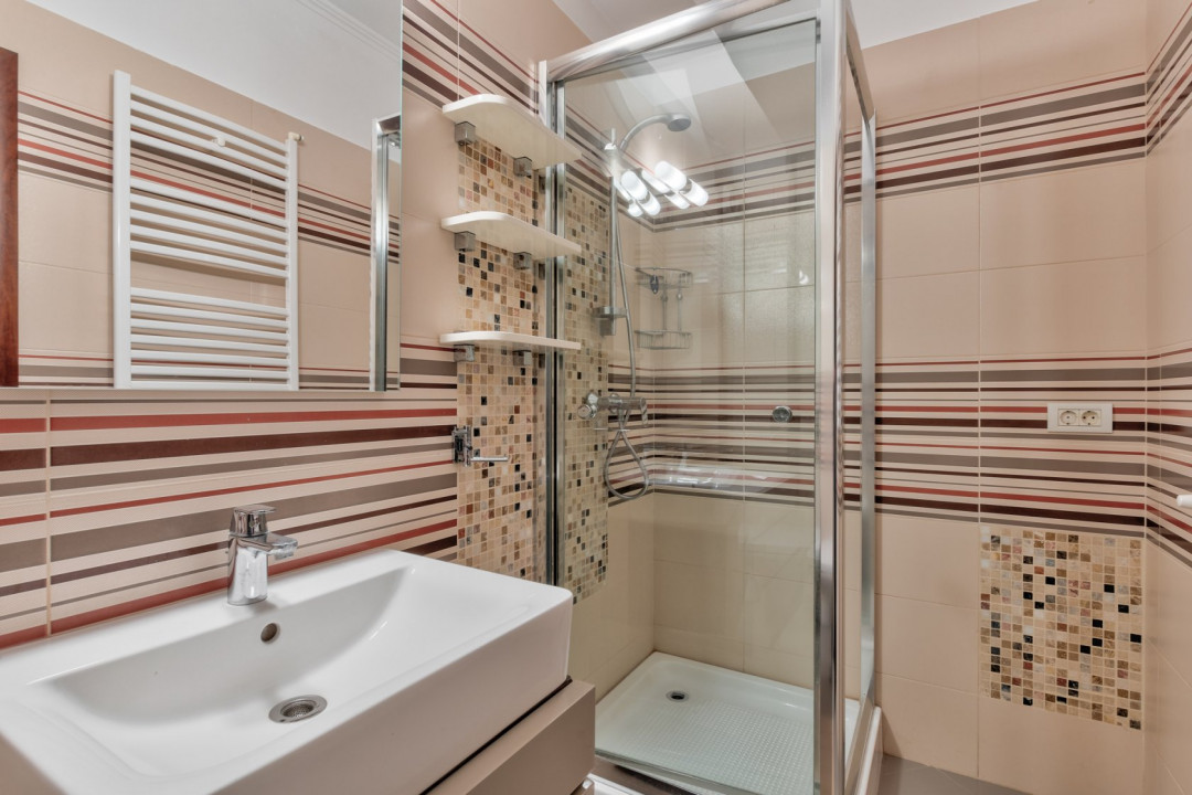 Apartament de 5 camere 170mp utili, 77mp curte și 3 locuri de parcare! 