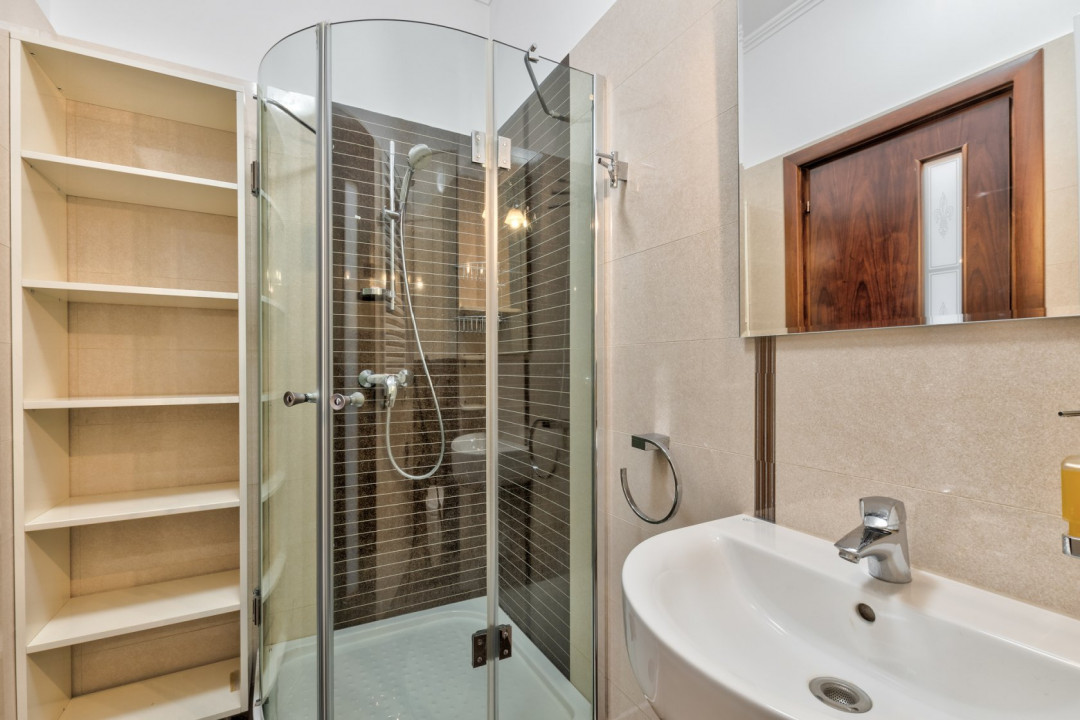 Apartament de 5 camere 170mp utili, 77mp curte și 3 locuri de parcare! 
