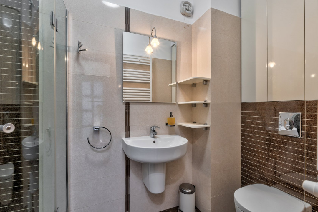 Apartament de 5 camere 170mp utili, 77mp curte și 3 locuri de parcare! 