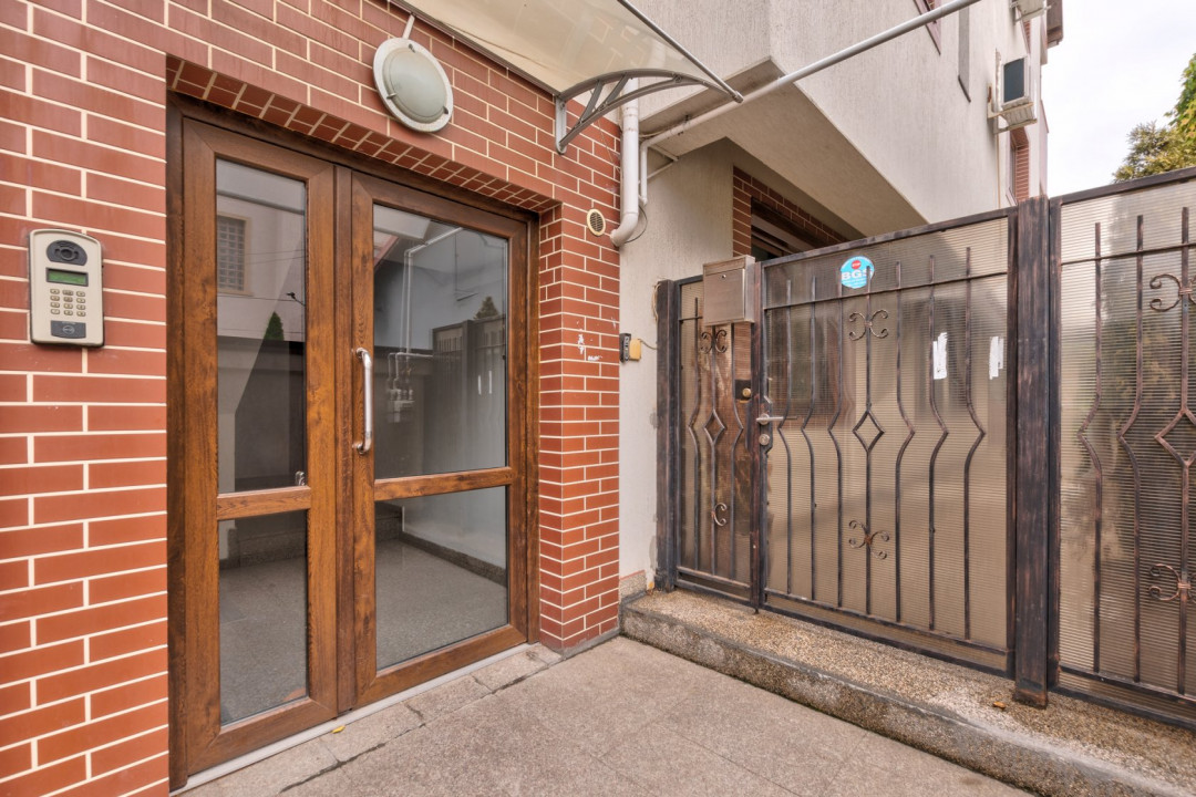 Apartament de 5 camere 170mp utili, 77mp curte și 3 locuri de parcare! 