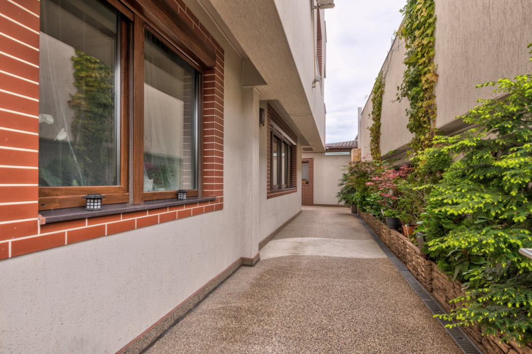 Apartament de 5 camere 170mp utili, 77mp curte și 3 locuri de parcare! 