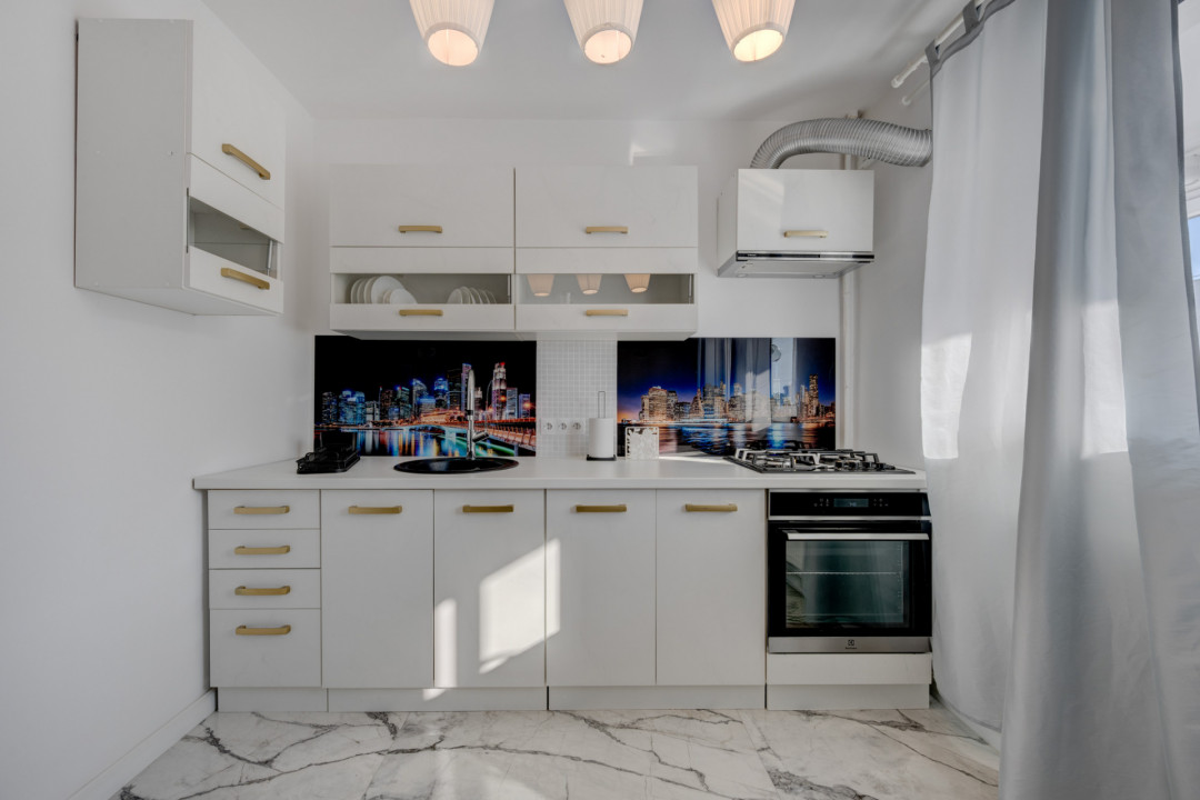 Apartament de 2 camere proaspăt renovat, 5 min de metrou, prima închiriere!