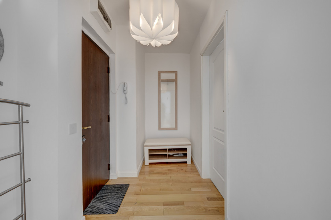 Apartament de 2 camere proaspăt renovat, 5 min de metrou, prima închiriere!