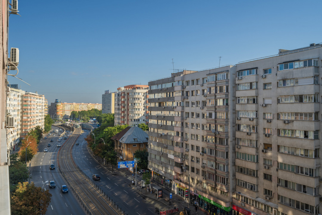 Apartament de 2 camere proaspăt renovat, 5 min de metrou, prima închiriere!