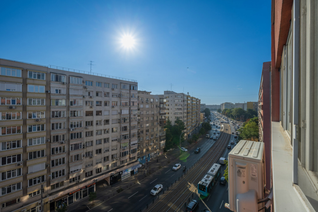 Apartament de 2 camere proaspăt renovat, 5 min de metrou, prima închiriere!