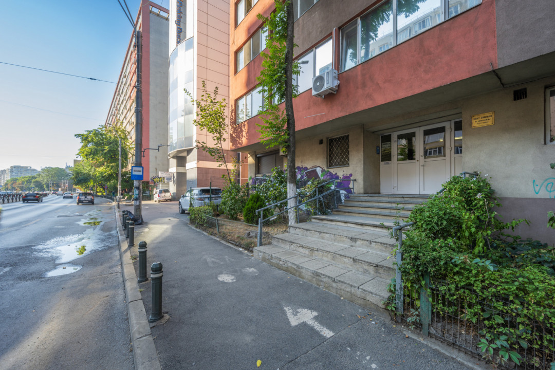 Apartament de 2 camere proaspăt renovat, 5 min de metrou, prima închiriere!