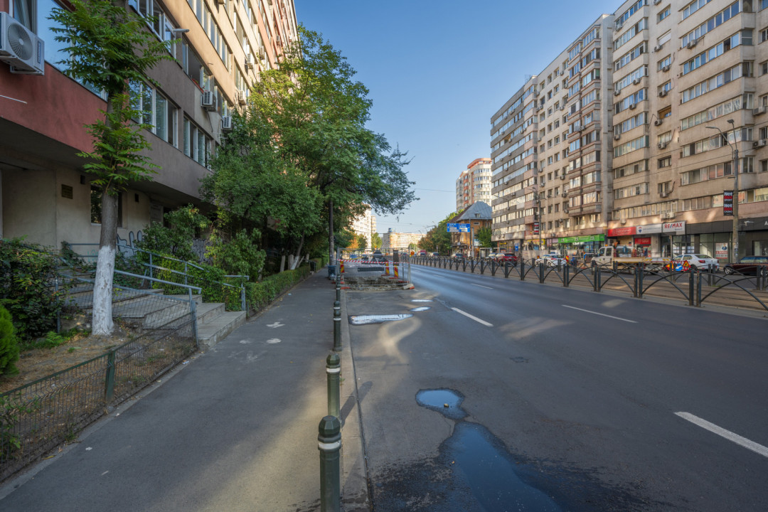 Apartament de 2 camere proaspăt renovat, 5 min de metrou, prima închiriere!