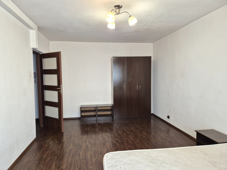 Apartament 2 camere decomandat, bloc 1981, 2 min metrou Gorjului!