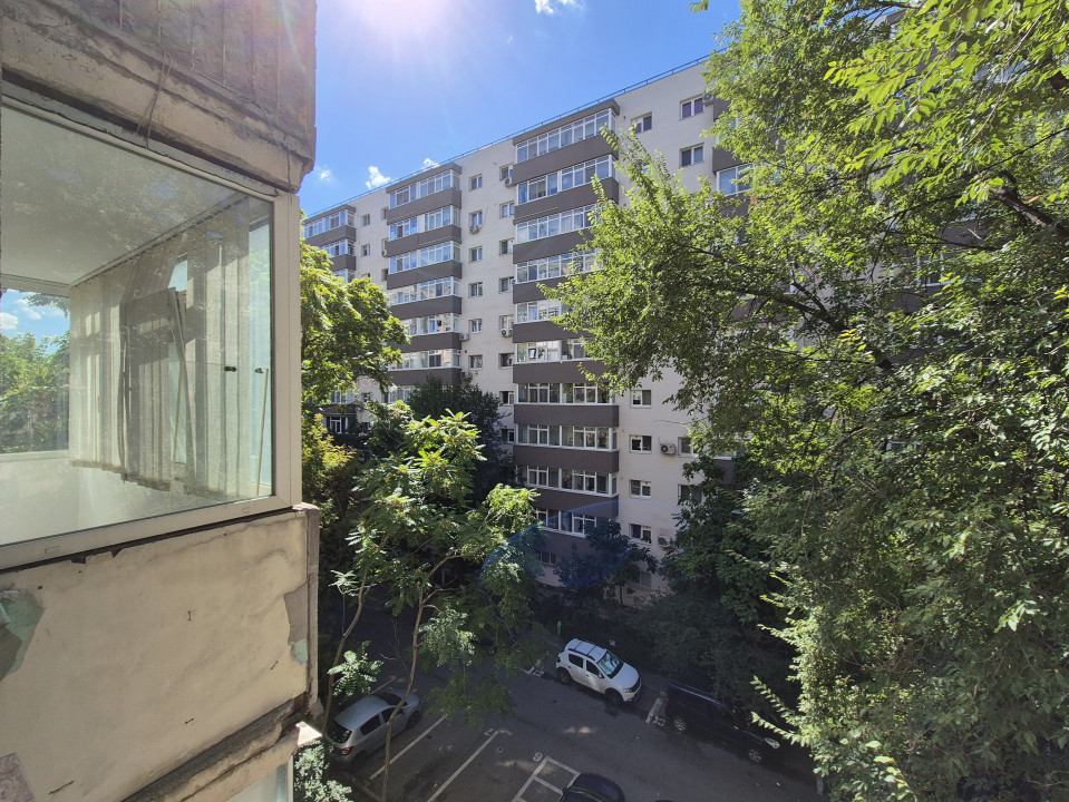 Apartament 2 camere decomandat, bloc 1981, 2 min metrou Gorjului!