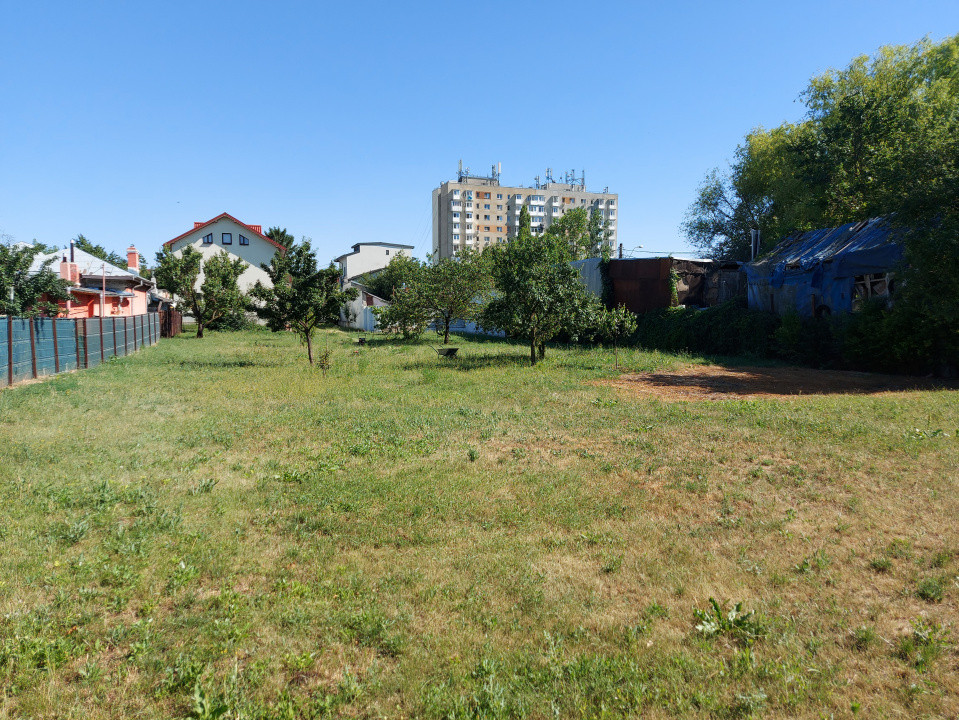 O proprietate imobiliară deosebită, formată din casă și mult teren! 