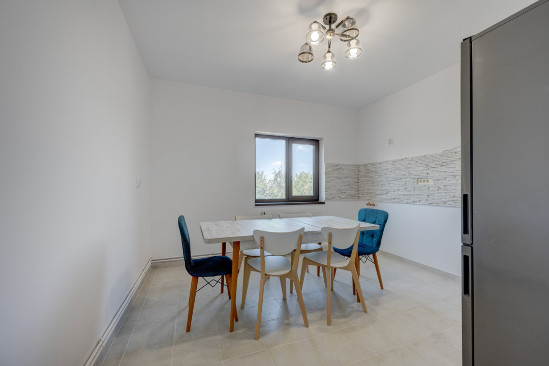 O proprietate imobiliară deosebită, formată din casă și mult teren! 