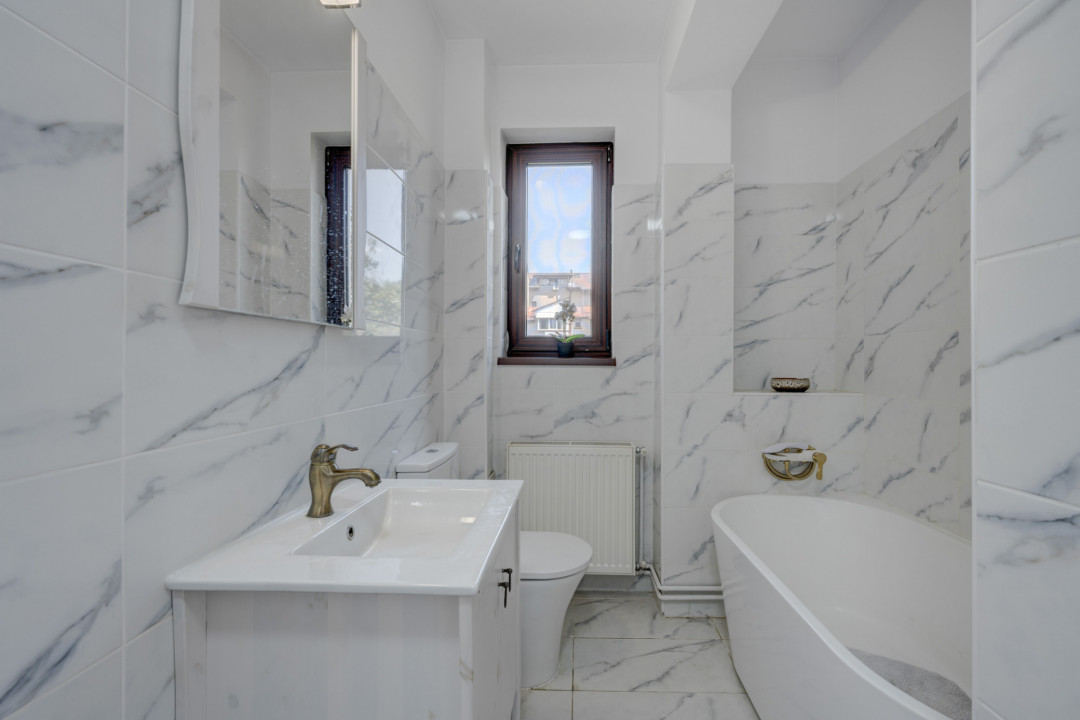 O proprietate imobiliară deosebită, formată din casă și mult teren! 