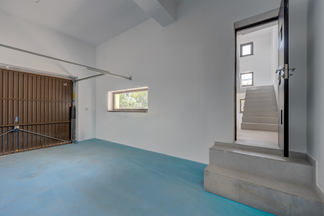 O proprietate imobiliară deosebită, formată din casă și mult teren! 