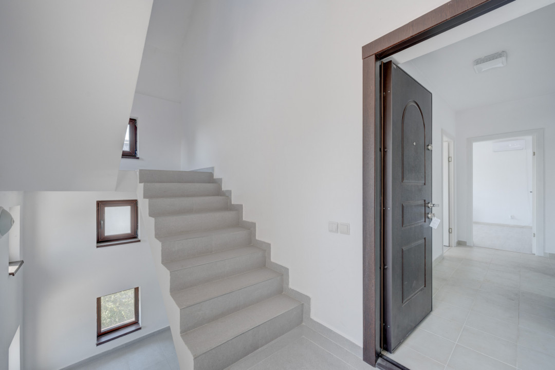 O proprietate imobiliară deosebită, formată din casă și mult teren! 