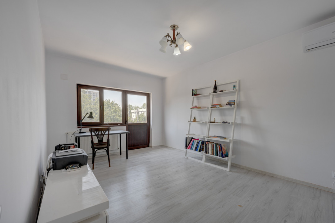 O proprietate imobiliară deosebită, formată din casă și mult teren! 