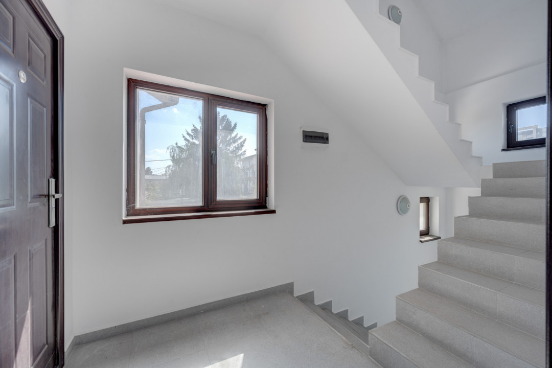 O proprietate imobiliară deosebită, formată din casă și mult teren! 