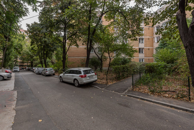 Apartament luminos si proaspat renovat, bloc H, Titan - Parc IOR!