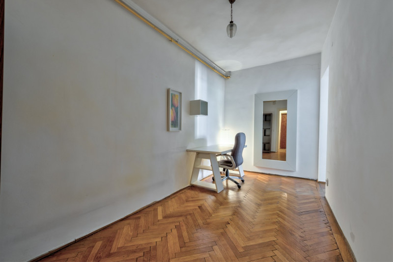 Apartament de 2 camere in vila interbelica, la 5 minute de Parcul Cismigiu!